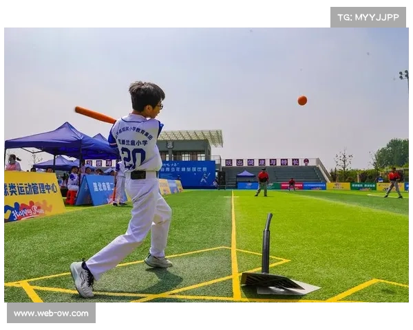 颁奖仪式上的笑脸:四川省青少年棒垒球总决赛成成长难忘印记 颁奖仪式上的笑脸:四川省青少年棒垒球总决赛成成长难忘印记